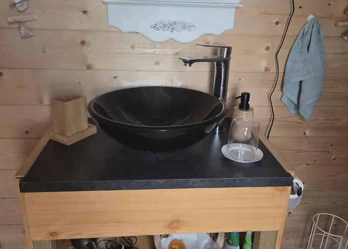 Le Bois Rouland 住宿加早餐酒店 *